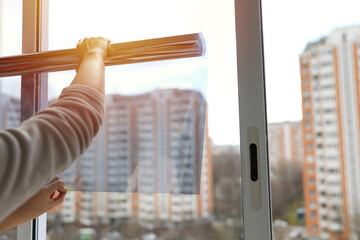 千葉県船橋市でガラスフィルム施工ならバクへ｜端が浮く原因とオイル処理の重要性