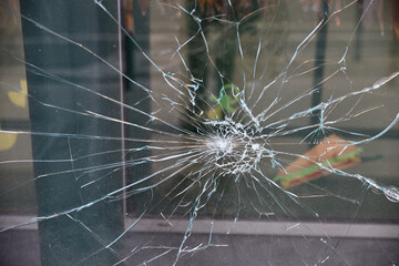 千葉県船橋市でガラスフィルム施工ならバクへ｜端が浮く原因とオイル処理の重要性